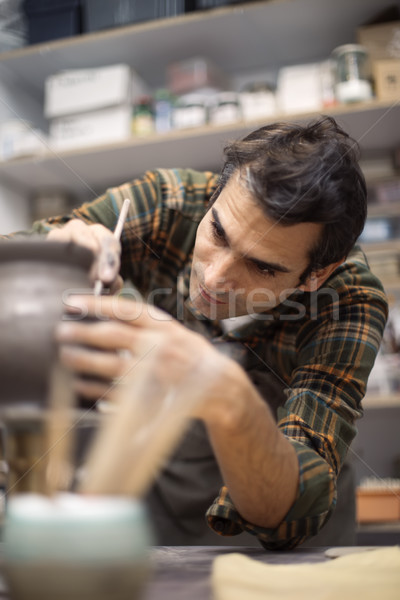 Fiatalember készít cserépedények műhely kéz dolgozik Stock fotó © boggy