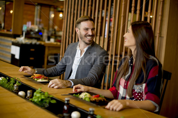 Pareja restaurante jóvenes amoroso almuerzo moderna Foto stock © boggy