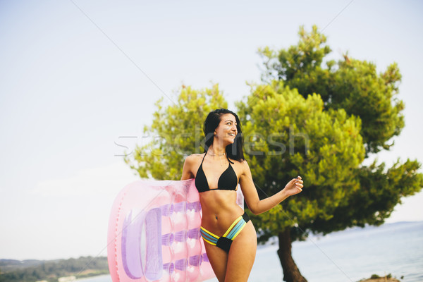 Jeune fille matelas plage eau fille soleil Photo stock © boggy