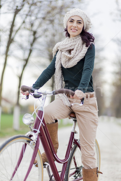 ストックフォト: 若い女性 · 自転車 · 道路 · 楽しい · リラックス · 小さな