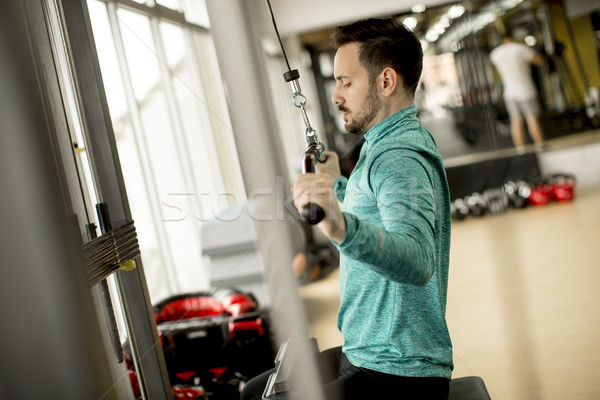 Adam makine spor salonu yakışıklı adam vücut uygunluk Stok fotoğraf © boggy