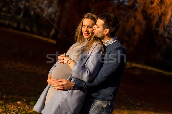 Stockfoto: Zwangere · vrouw · man · poseren · najaar · park · liefde