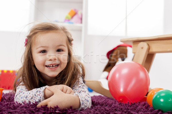 Foto stock: Nina · jugando · habitación · casa · diversión · juguete