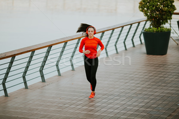 Foto stock: Ativo · jovem · bela · mulher · corrida · passeio · público · ver