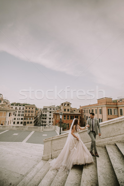 Jóvenes boda Pareja espanol escaleras Roma Foto stock © boggy