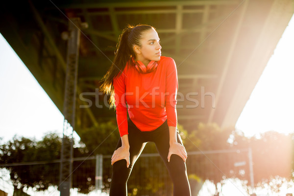 Genç çekici kadın koşucu kırmak jogging Stok fotoğraf © boggy