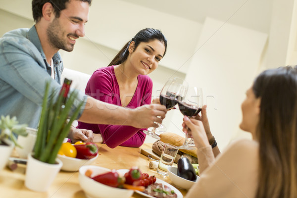 Stock foto: Jugendlichen · Essen · Esszimmer · modernen · home · Ansicht