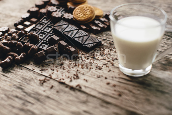 Foto stock: Chocolate · galletas · leche · vista · mesa