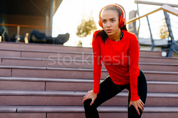Stockfoto: Mooie · jonge · vrouw · pauze · lopen · stedelijke · fitness