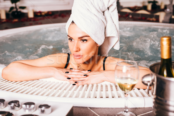 若い女性 リラックス 温水浴槽 水 健康 プール ストックフォト © boggy