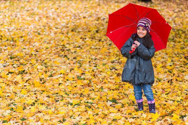 Fericit fetita râs umbrelă ploaie portret Imagine de stoc © boggy