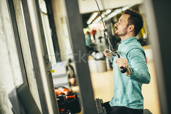 Fiatalember testmozgás tricepsz tornaterem erő súly Stock fotó © boggy