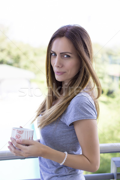 [[stock_photo]]: Jeune · femme · café · terrasse · femme · lumière · été