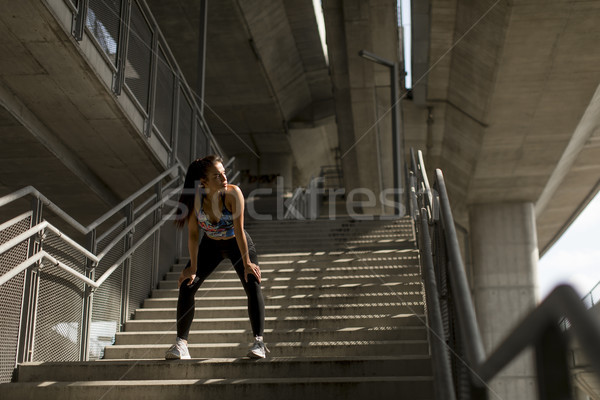 Foto d'archivio: Giovani · sorridere · femminile · riposo · attivo · fitness