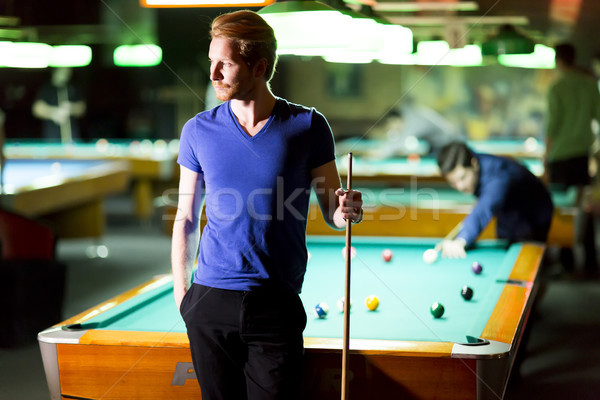 Stock foto: Billard · Porträt · junger · Mann · spielen · Snooker · Tabelle