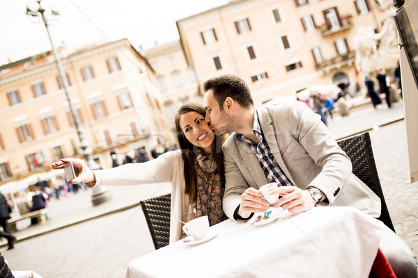 Amoroso Pareja potable café Roma Italia Foto stock © boggy