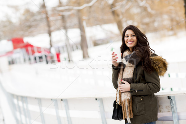 Feliz mulher copo bebida quente frio inverno Foto stock © boggy