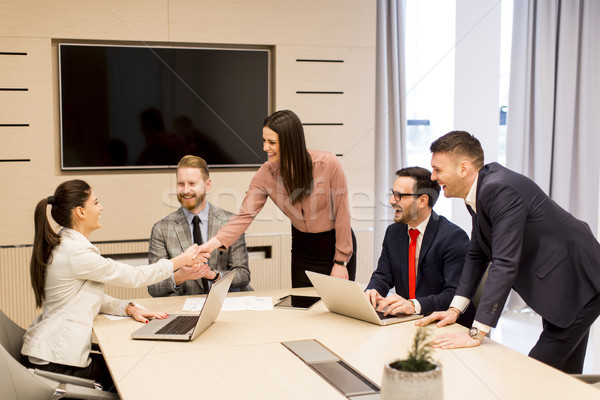 [[stock_photo]]: Jeunes · gens · d'affaires · réunion · modernes · bureau · heureux