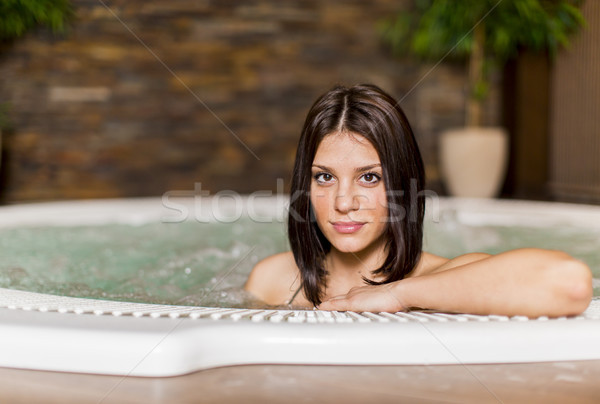 Relajante bañera de hidromasaje mujer naturaleza modelo Foto stock © boggy