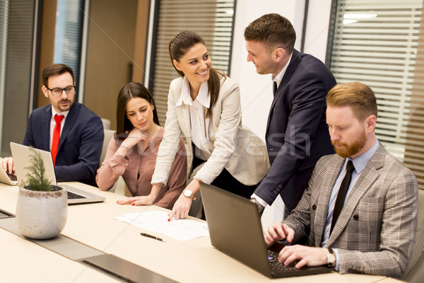 Foto d'archivio: Gruppo · persone · seriamente · lavoro · nuovo · progetto