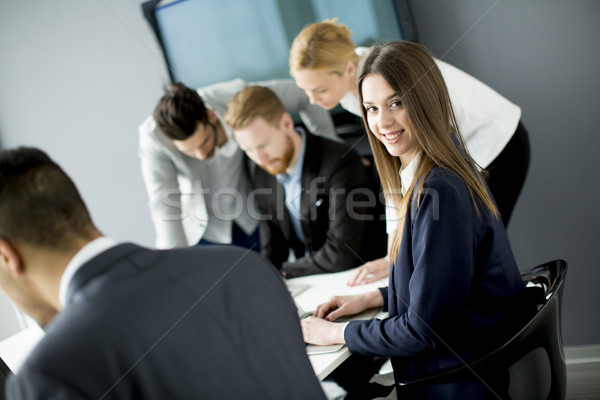üzleti csapat együtt dolgozni jobb eredmények modern iroda Stock fotó © boggy