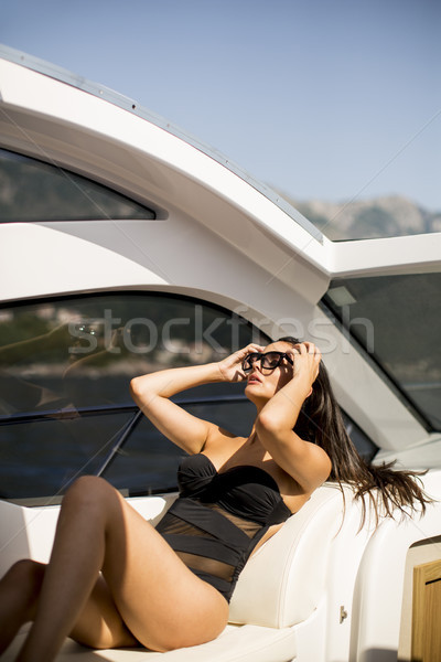 Joli jeune femme détente yacht femmes [[stock_photo]] © boggy