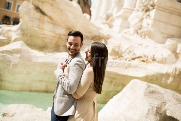 Turist çift seyahat trevi Çeşmesi Roma İtalya Stok fotoğraf © boggy