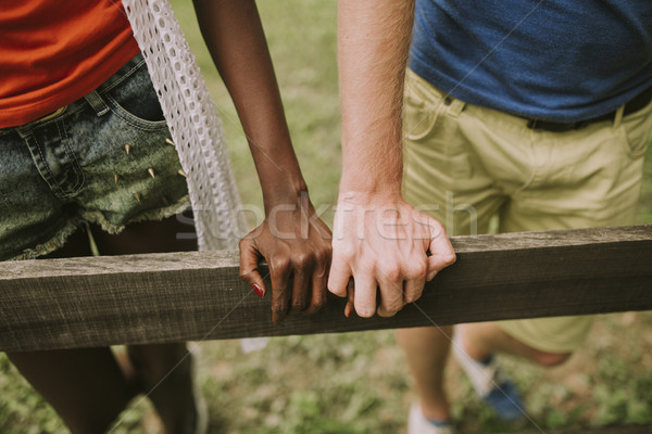 Couple parc mains jeunes bois clôture [[stock_photo]] © boggy