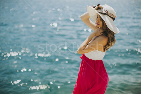 Jonge aantrekkelijke vrouw hoed zee zomer Stockfoto © boggy