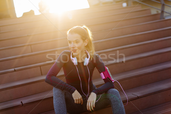 Genç çekici kadın koşucu kırmak jogging Stok fotoğraf © boggy