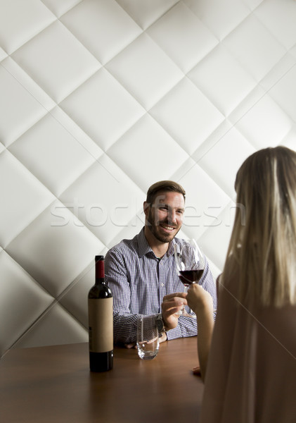 Fiatal pér borozó ül nő férfi üveg Stock fotó © boggy