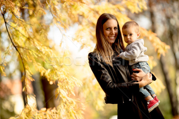 Moeder baby jongen najaar park Stockfoto © boggy