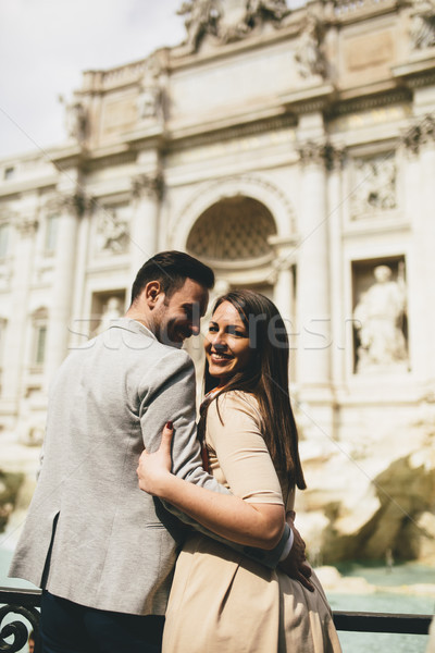 Turist çift seyahat trevi Çeşmesi Roma İtalya Stok fotoğraf © boggy