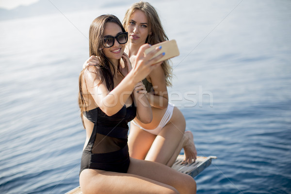 Deux joli jeunes femmes vacances yacht Photo stock © boggy