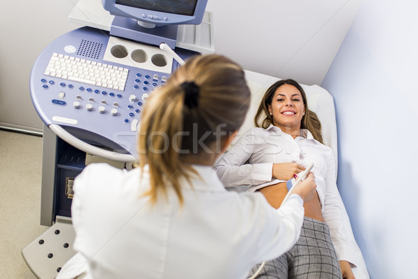 Jeune femme ultrasons hôpital femme médecin [[stock_photo]] © boggy