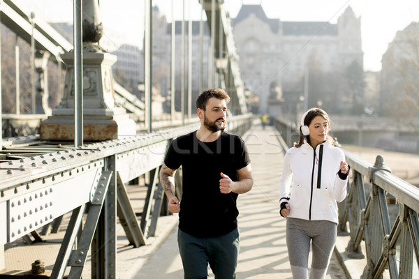 Pár jogging lánc híd Budapest Magyarország Stock fotó © boggy