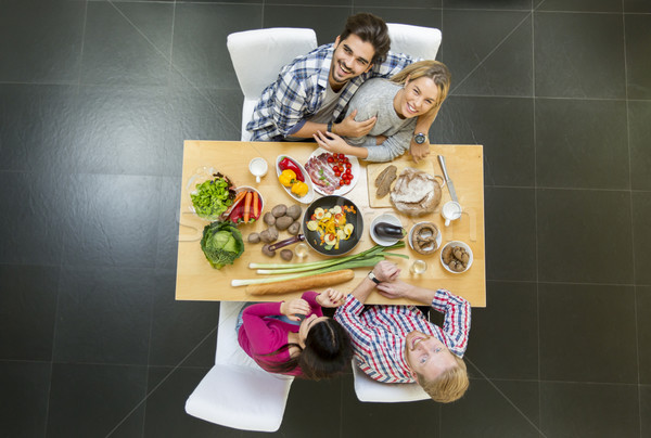 Gruppo amici mangiare giovani colazione moderno Foto d'archivio © boggy
