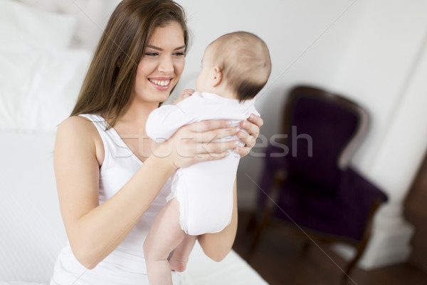 Jovem mãe recém-nascido filha ver Foto stock © boggy