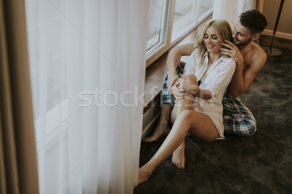 Foto stock: Amoroso · casal · janela · quarto · retrato · amor