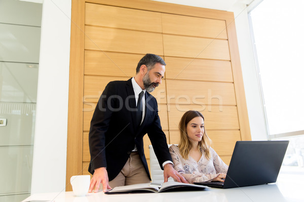 Iki proje dizüstü bilgisayar ofis Stok fotoğraf © boggy