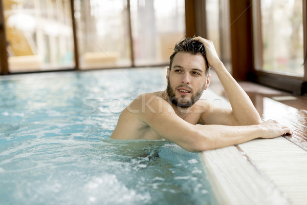 Foto stock: Guapo · joven · relajante · piscina · spa · feliz