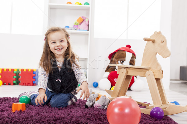Foto stock: Nina · jugando · habitación · casa · diversión · juguete