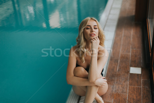 Joli jeune femme détente piscine spa centre [[stock_photo]] © boggy