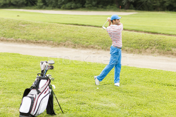 Golf jonge man spelen golfbaan gras club Stockfoto © boggy