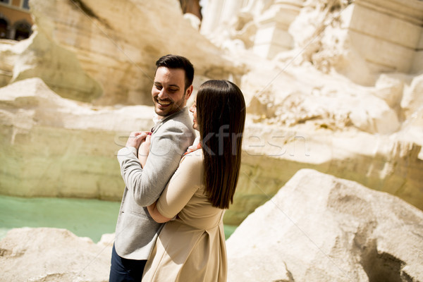 Turist çift seyahat trevi Çeşmesi Roma İtalya Stok fotoğraf © boggy