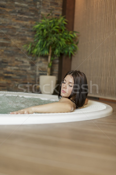 Relajante bañera de hidromasaje mujer agua bano Foto stock © boggy