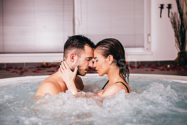 Foto stock: Jóvenes · atractivo · Pareja · relajarse · bañera · de · hidromasaje · spa