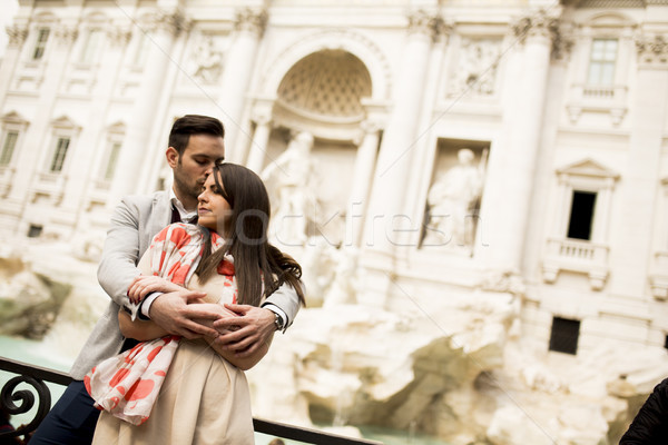 Turist çift seyahat trevi Çeşmesi Roma İtalya Stok fotoğraf © boggy