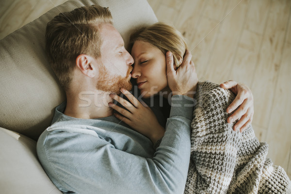 Stockfoto: Liefhebbend · paar · sofa · kamer · top