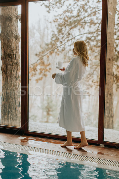 Bastante mulher jovem relaxante piscina estância termal centro Foto stock © boggy